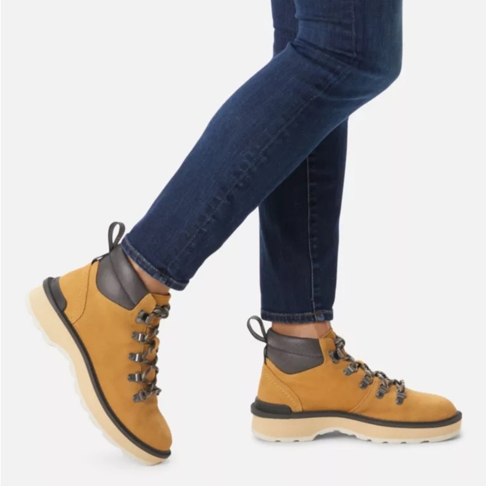 Sorel ‘Hi Line’ Hiking Boots Sz 8.5 NEW
